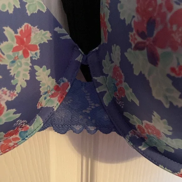 Two for $10 maiden form bras - Picture 5 of 7